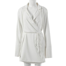 Charger l'image dans la galerie, ROBE CHEMISE EN SATIN À COL EN V