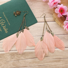 Charger l'image dans la galerie, BOUCLES D'OREILLES BOHEMIENNES EN PLUMES - BOSSOUASHOP
