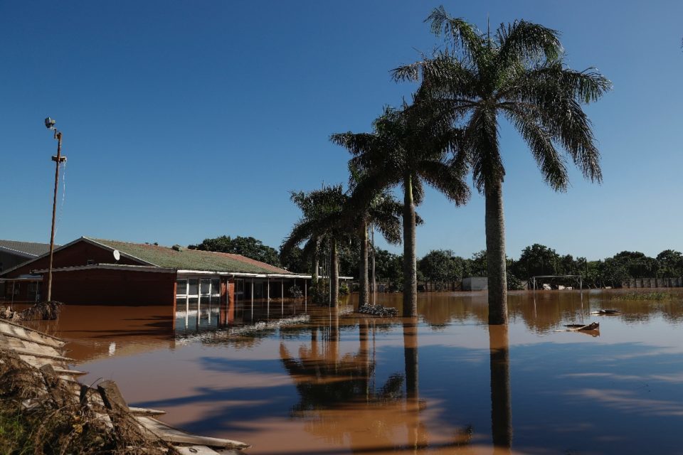 INONDATIONS DEVASTATRICES EN AFRIQUE DU SUD