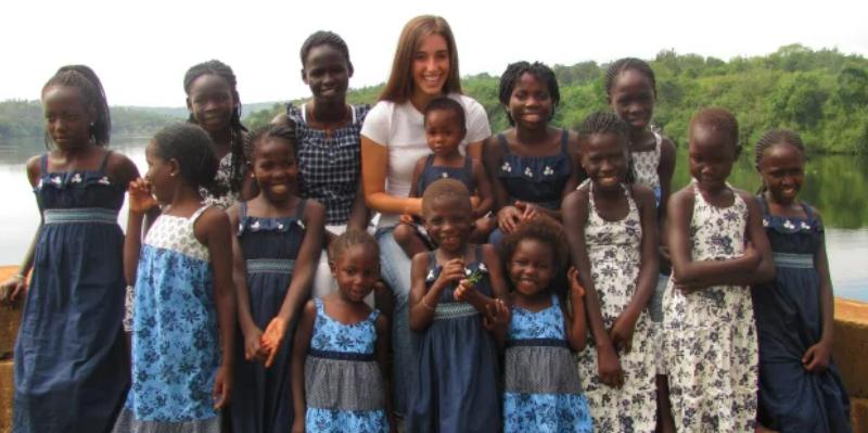 À 22 ans elle adopte 13 enfants