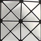 SAC À MAIN À CARREAUX GEOMETRIQUE PLIÉ