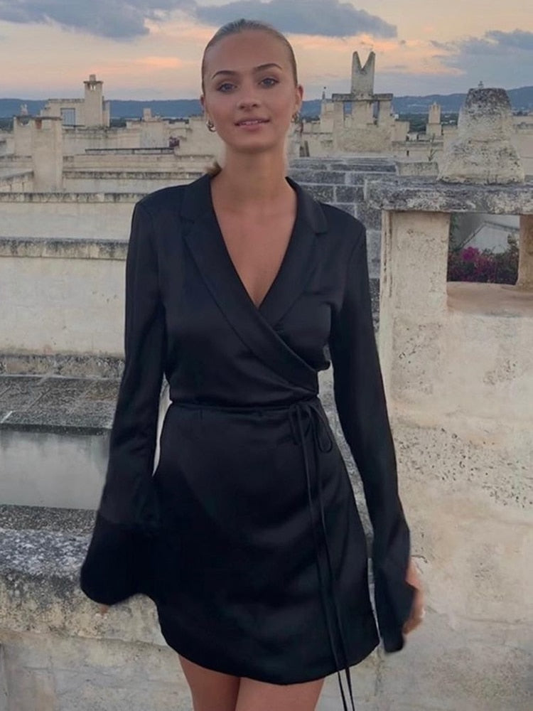 ROBE CHEMISE EN SATIN À COL EN V