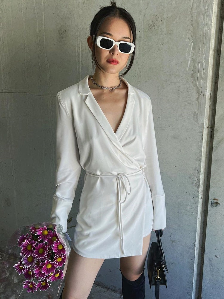 ROBE CHEMISE EN SATIN À COL EN V