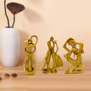 FIGURINES DE COUPLE EN BOIS.