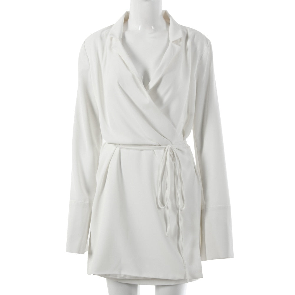 ROBE CHEMISE EN SATIN À COL EN V