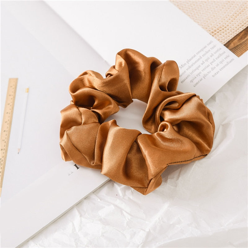 SCRUNCHIE EN SOIE FAIT A LA MAIN - BOSSOUASHOP