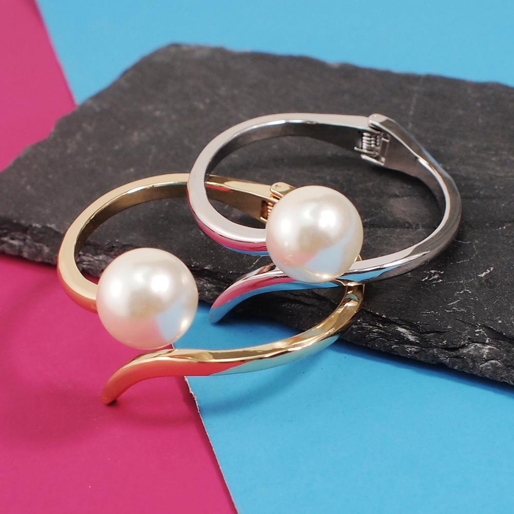 BRACELET EN MÉTAL ET PERLES AVEC MANCHETTE GÉOMÉTRIQUE