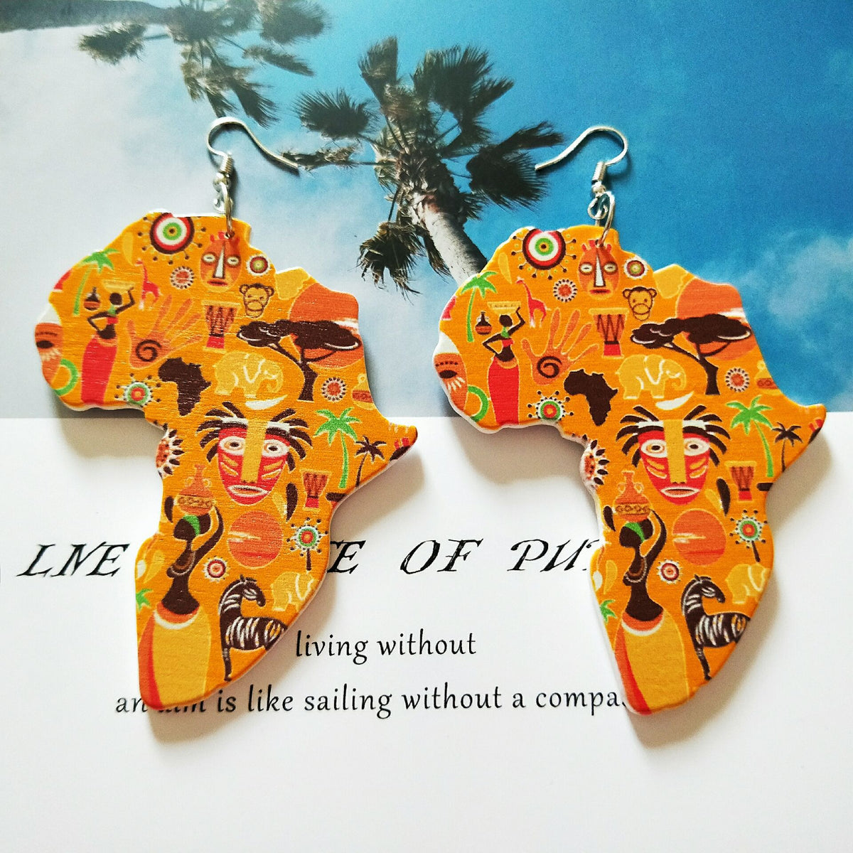 HEART-SHAPED WOODEN EARRINGS 