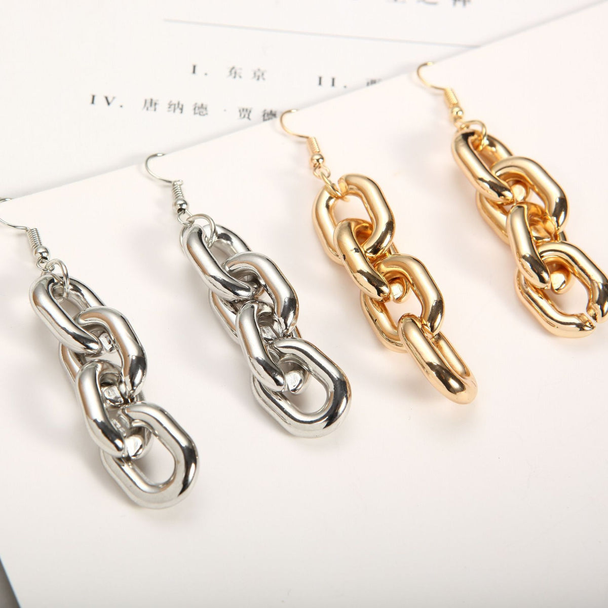 BOUCLES D'OREILLES À LONGUE CHAÎNE