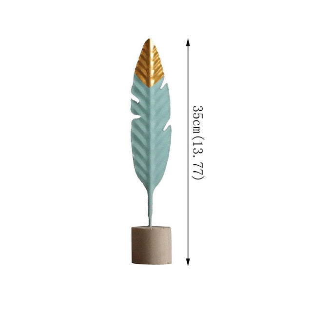 FIGURINES MINIATURES EN BOIS DE PLUMES