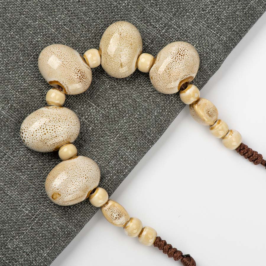 PAVE SHAPED CERAMIC PEARL NECKLACE 