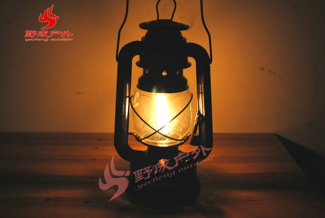 VINTAGE STORM LAMP 