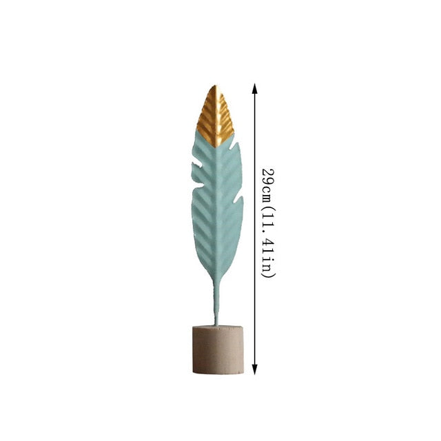 FIGURINES MINIATURES EN BOIS DE PLUMES