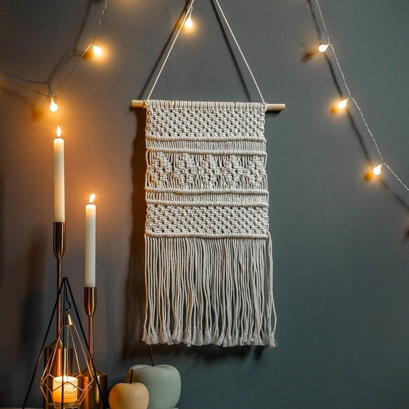 TAPISSERIE MURALE SUSPENDUE EN MACRAMÉ. STYLE BOHO. FAIT A LA MAIN