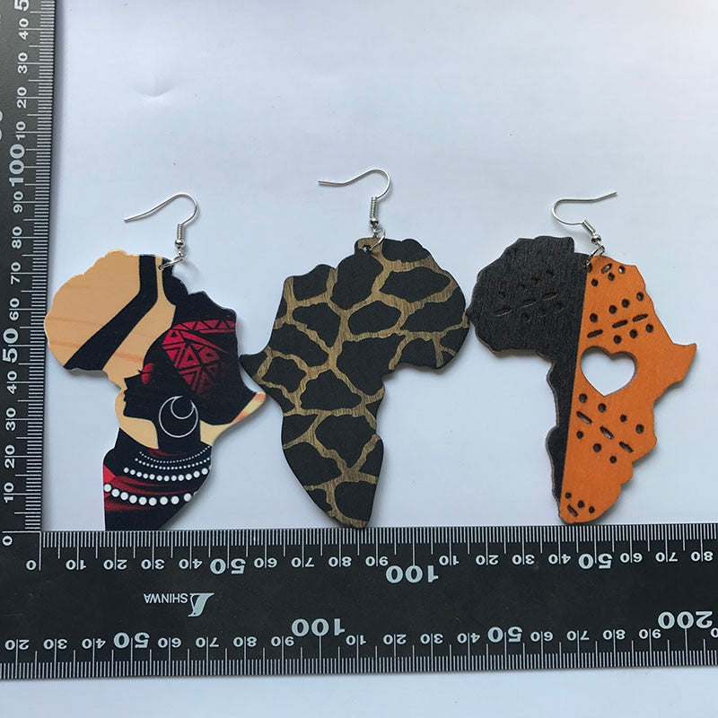 HEART-SHAPED WOODEN EARRINGS 