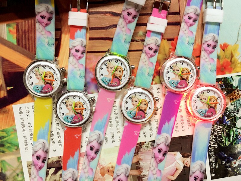 MONTRE LUMINEUSE DISNEY POUR ENFANTS