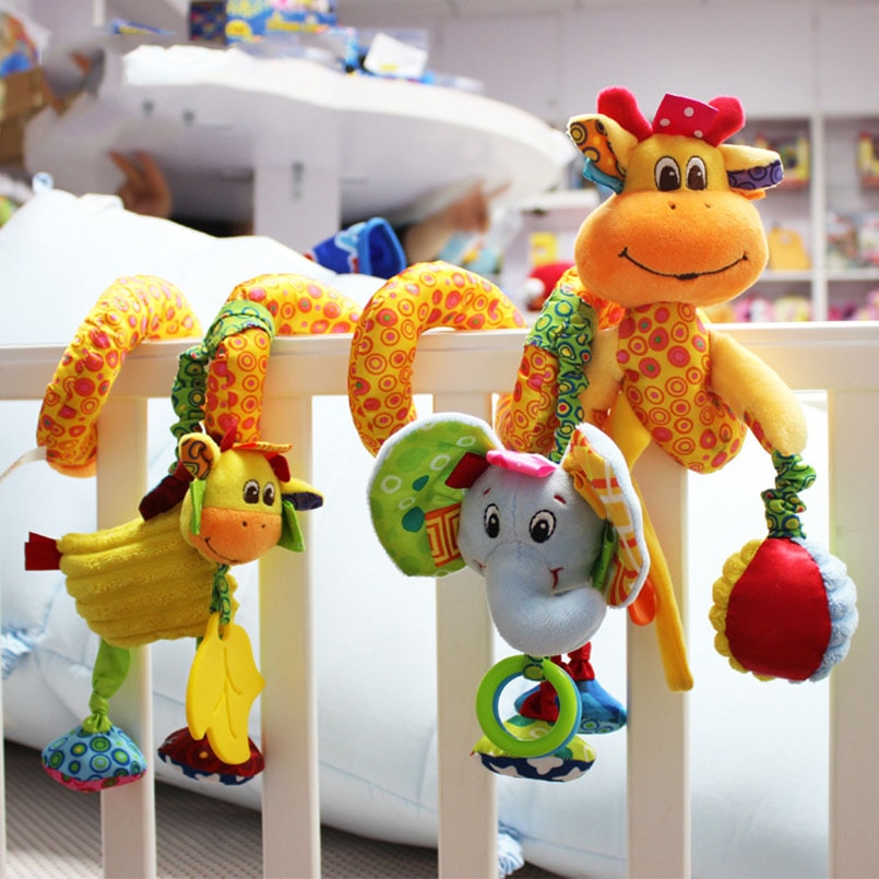 HOCHET EN PELUCHE À SUSPENDRE EN SPIRALE