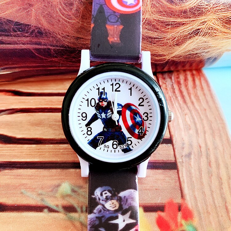 MONTRE LUMINEUSE DISNEY POUR ENFANTS