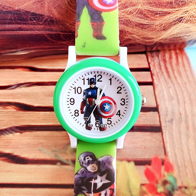 MONTRE LUMINEUSE DISNEY POUR ENFANTS