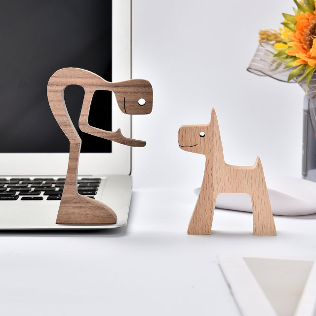 SCULPTURE DE CHIEN EN BOIS FAIT A LA MAIN