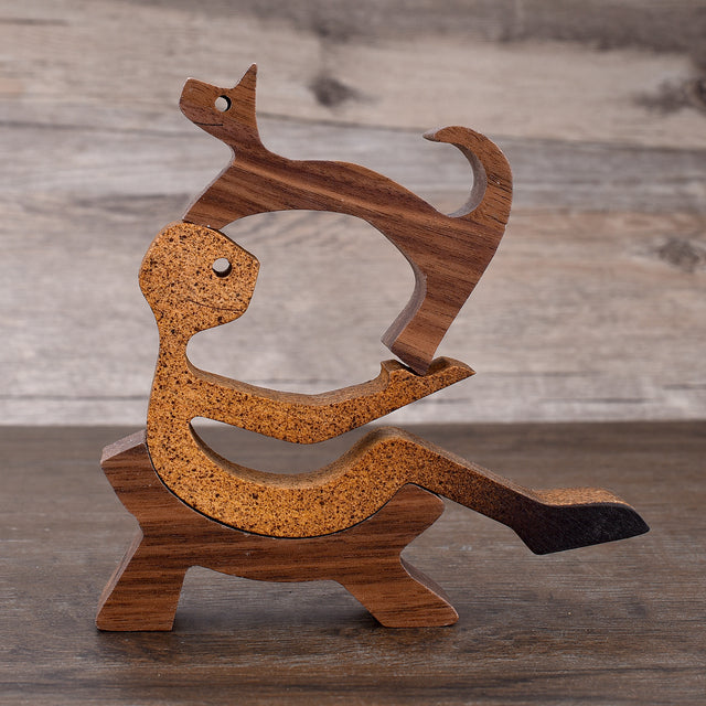 SCULPTURE DE CHIEN EN BOIS FAIT A LA MAIN